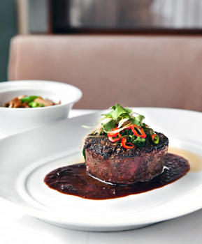 Newseum Restaurant Delivers Puck the Chef, Not the Celebrity