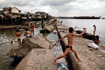 Photo Collectives Capture Jarring Environmental Picture