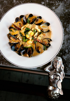 dining.oysters.story