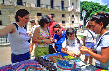 Cuba Welcomes Pope, As U.S. Slams Door on Easing Embargo