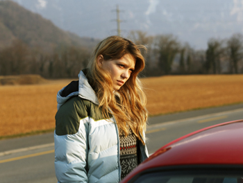 film.reviews.sister.story