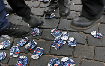 film.generationp.PEPSI.RED.SQUARE.story