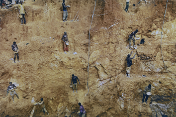 African Artists Dig Deep in ‘Land as Material and Metaphor’