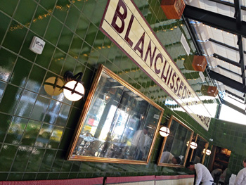 dining.diplomate.sign.story