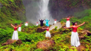 film.reviews.killing.waterfall.story