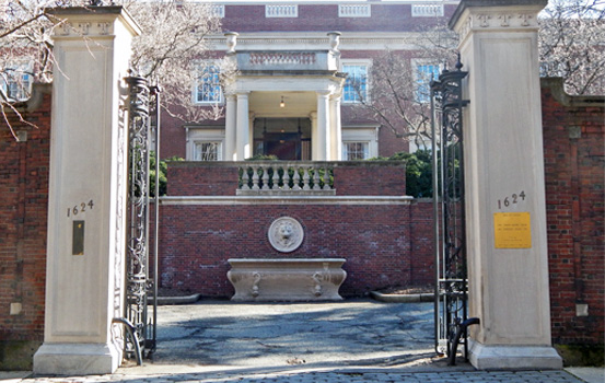 d1.living.meridian.front.slide