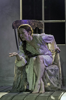 b5.gala.tacna.woman.story