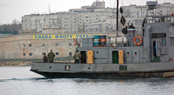 a2.crimea.protest.ship.story