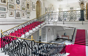 C1.luxury.britishresidence.story.stairs.story