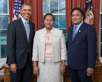 b2.spouses.papua.new.guinea.obama.story