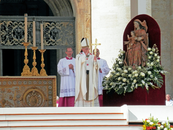 Pope Francis Comes to Washington, Shining Light on Economic Inequality