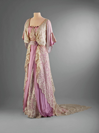 History Is Seen Through Wardrobe of a Washington Socialite