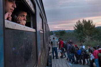 a2.europe.immigrants.macedonia.train.story