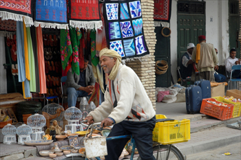 a5.cover.tunisia.bicycle.story