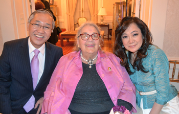 For Thai Couple, Honeymoon With Washington Isn’t Over