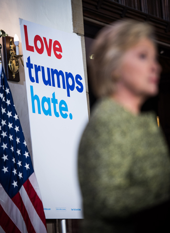 a2.clinton.campaign.sign.story