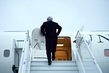 a3.diplomatic.experience.kerry.plane.story