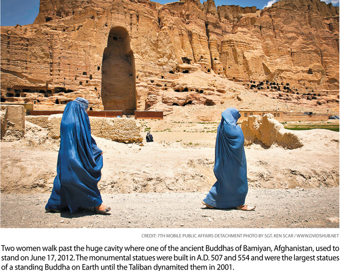 a4.looting.afghanistan.women.story