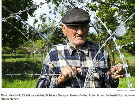 a5.georgia.border.fence.man.story