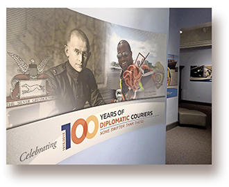 b2.courier.display.story