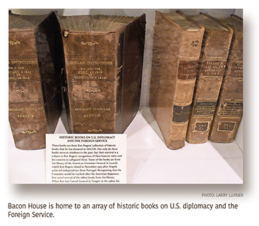 b2.dacor.bacon.house.books.story